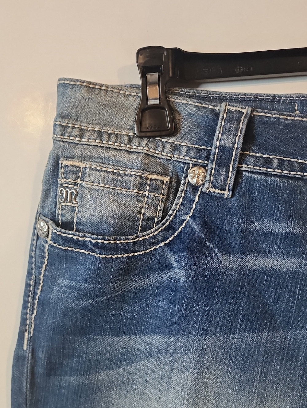 Miss Me Easy Cropped Jeans NWOT Size 31 - Picture 4 of 14